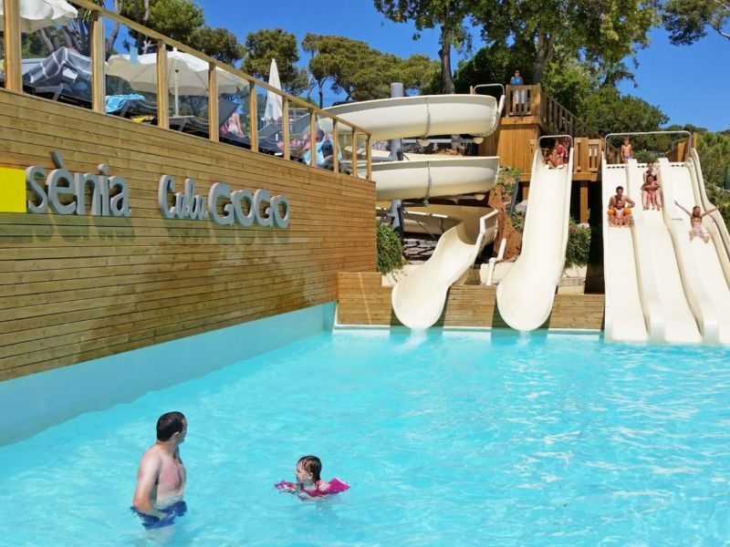 Swimmingpool of the campsite with many waterslides